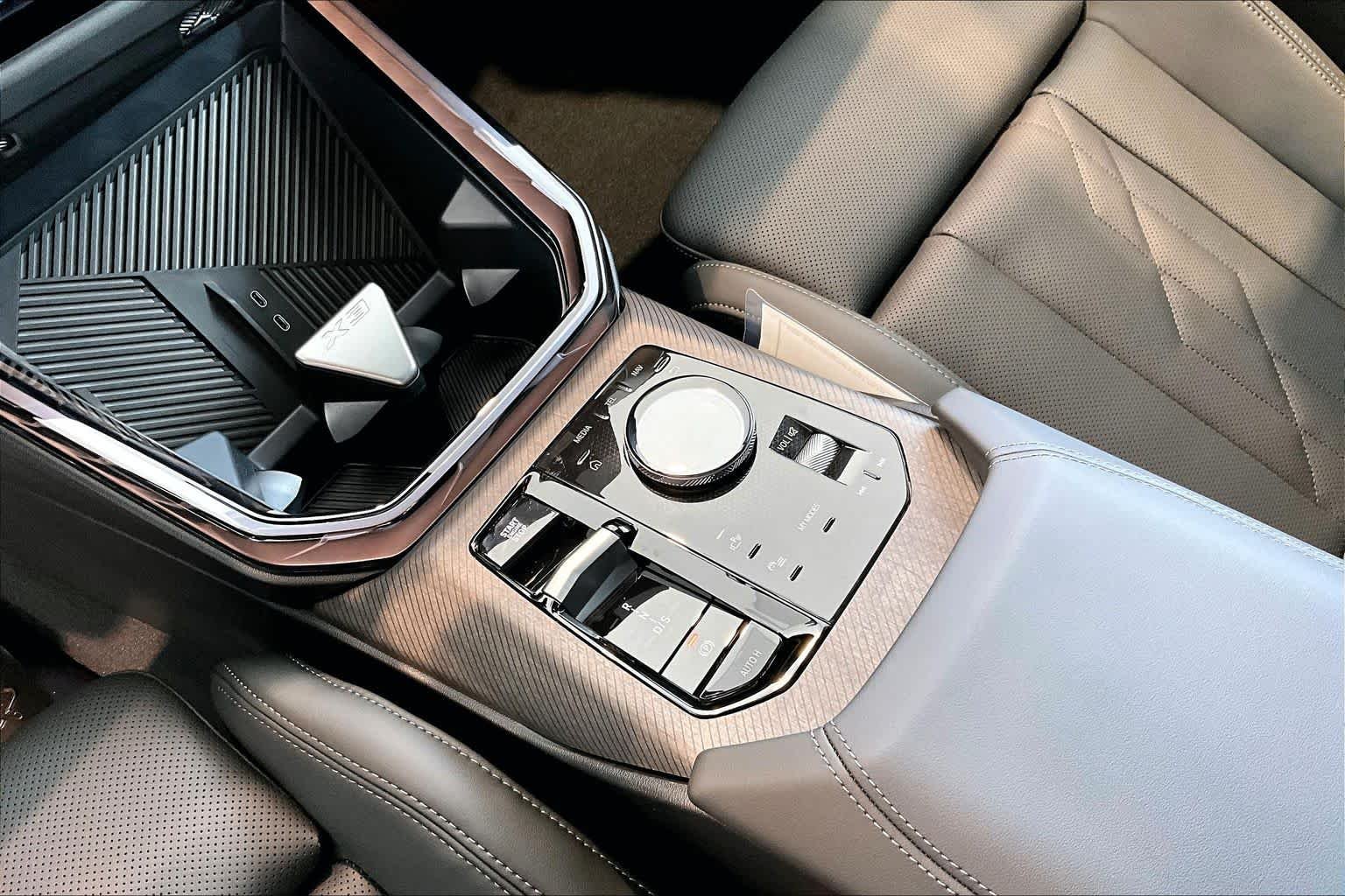New 2026 Mineral White Metallic BMW 30 xDrive image 8
