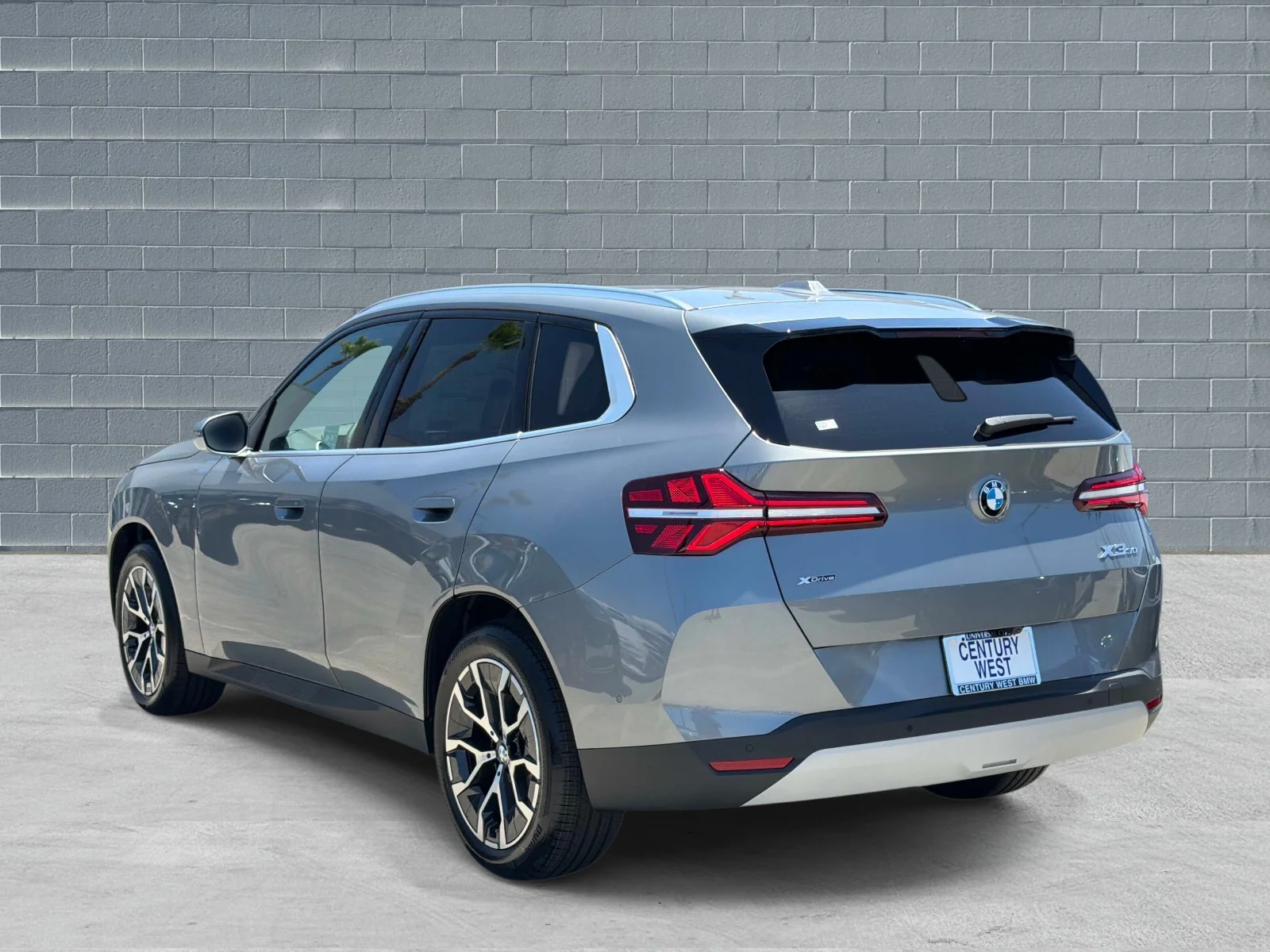 New 2026 Skyscraper Grey Metallic BMW 30 xDrive image 3