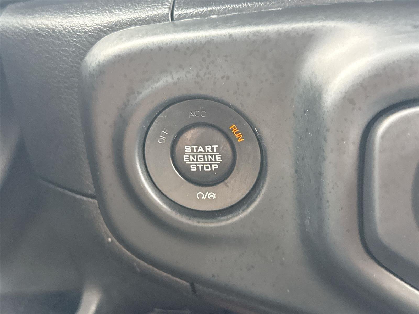 Used 2018 Granite Crystal Metallic Clearcoat Jeep Sport S image 32