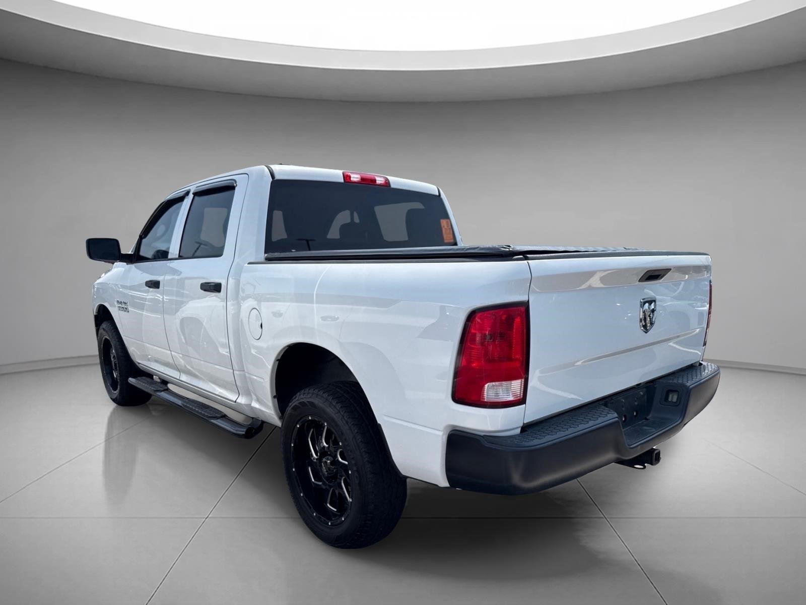 Used 2016 Bright White Clearcoat Ram Tradesman image 8