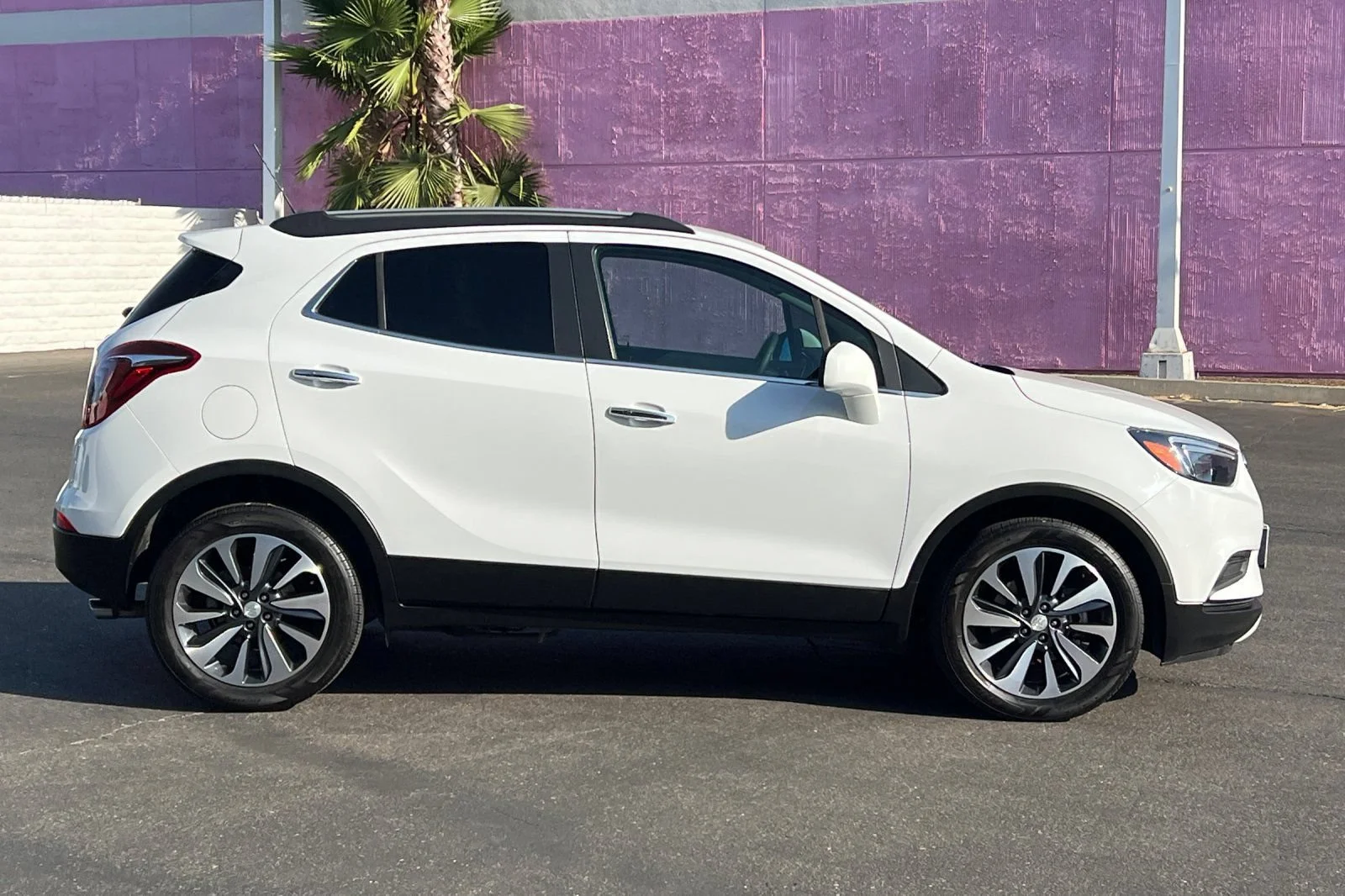 Used 2021 (Includes (MDP) Anthracite lower exterior accent color, Paint code W598F.) Buick Preferred image 3