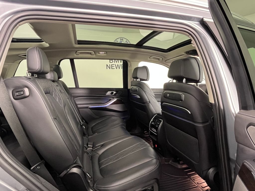 Used 2023 Gray BMW xDrive40i image 25