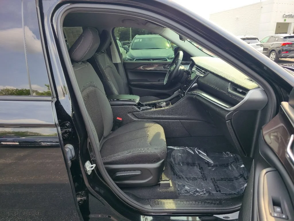 2022 Jeep Grand Cherokee L Laredo - Photo 27