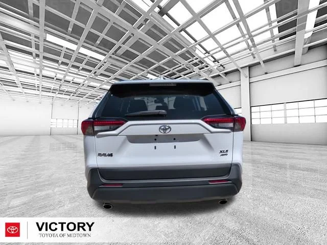 Used 2025 White Toyota XLE image 5