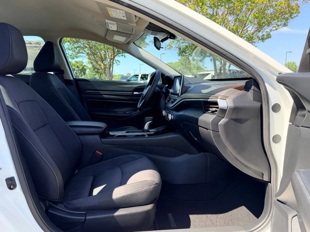 Used 2024 White Nissan 2.5 SV image 13