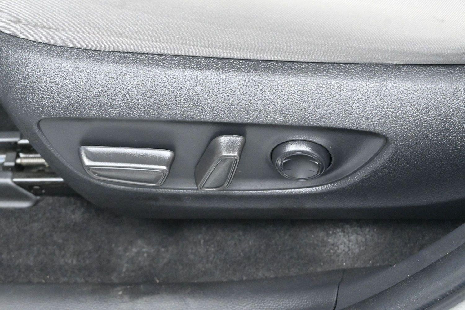 Used 2022 White Toyota XLE image 14