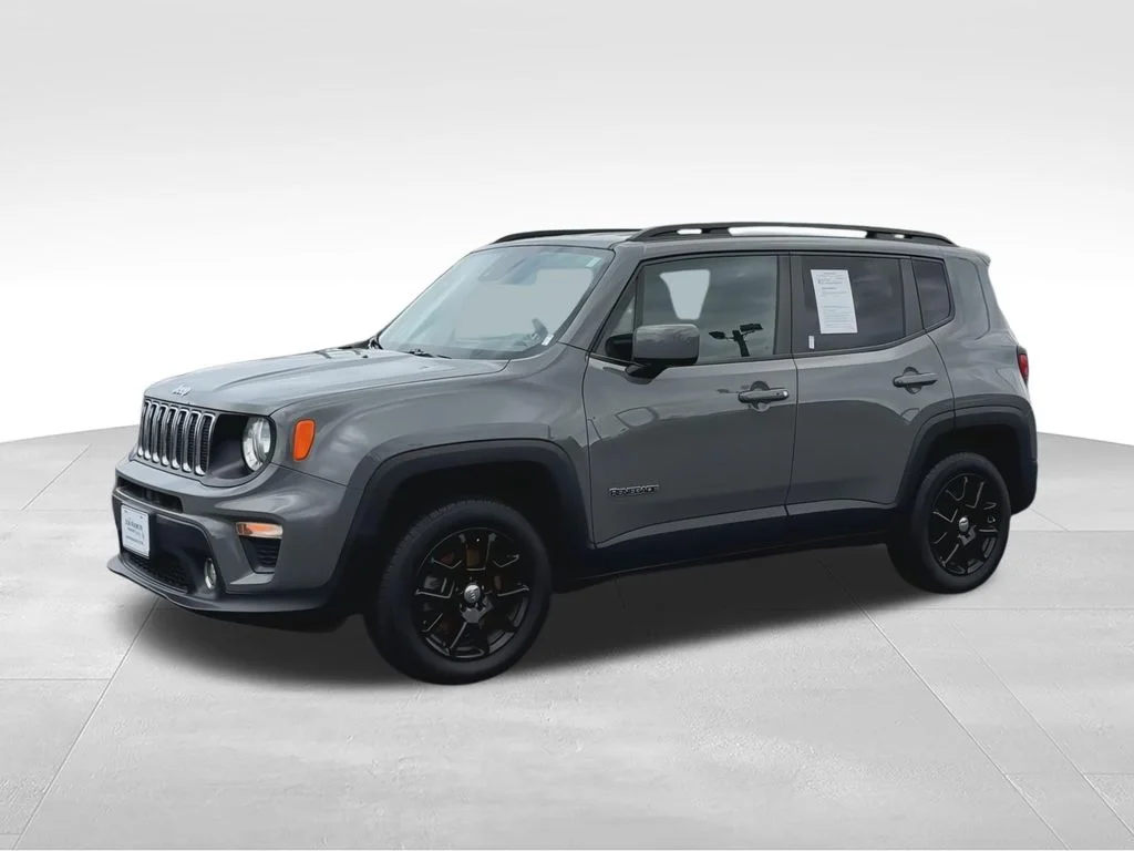 Used 2021 Gray Jeep Latitude image 4