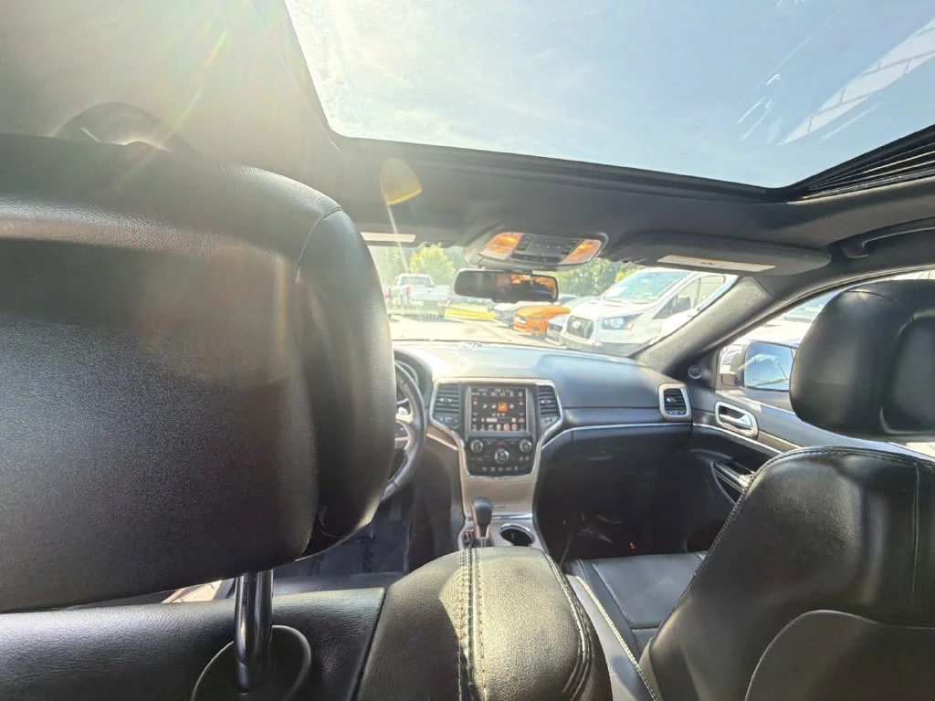 Used 2016 Silver Jeep Limited image 12