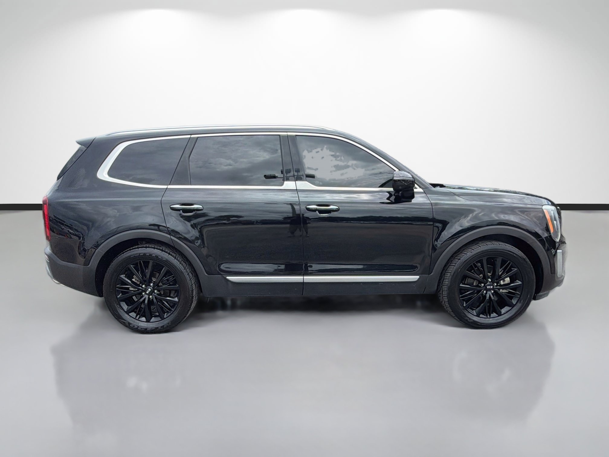 Used 2020 Ebony Black Kia SX image 2