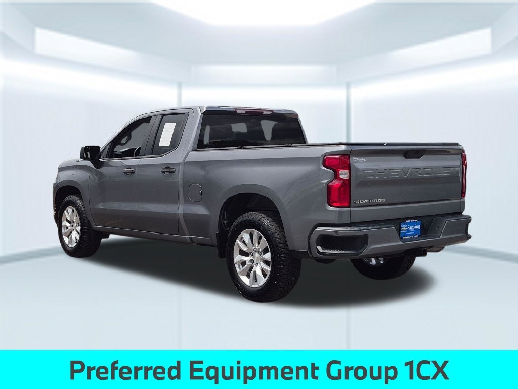 Used 2022 Gray Chevrolet Custom image 3