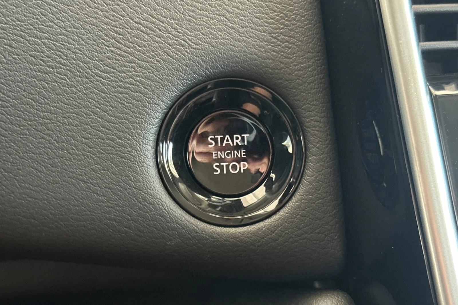 2026 Nissan Armada SV - Photo 23