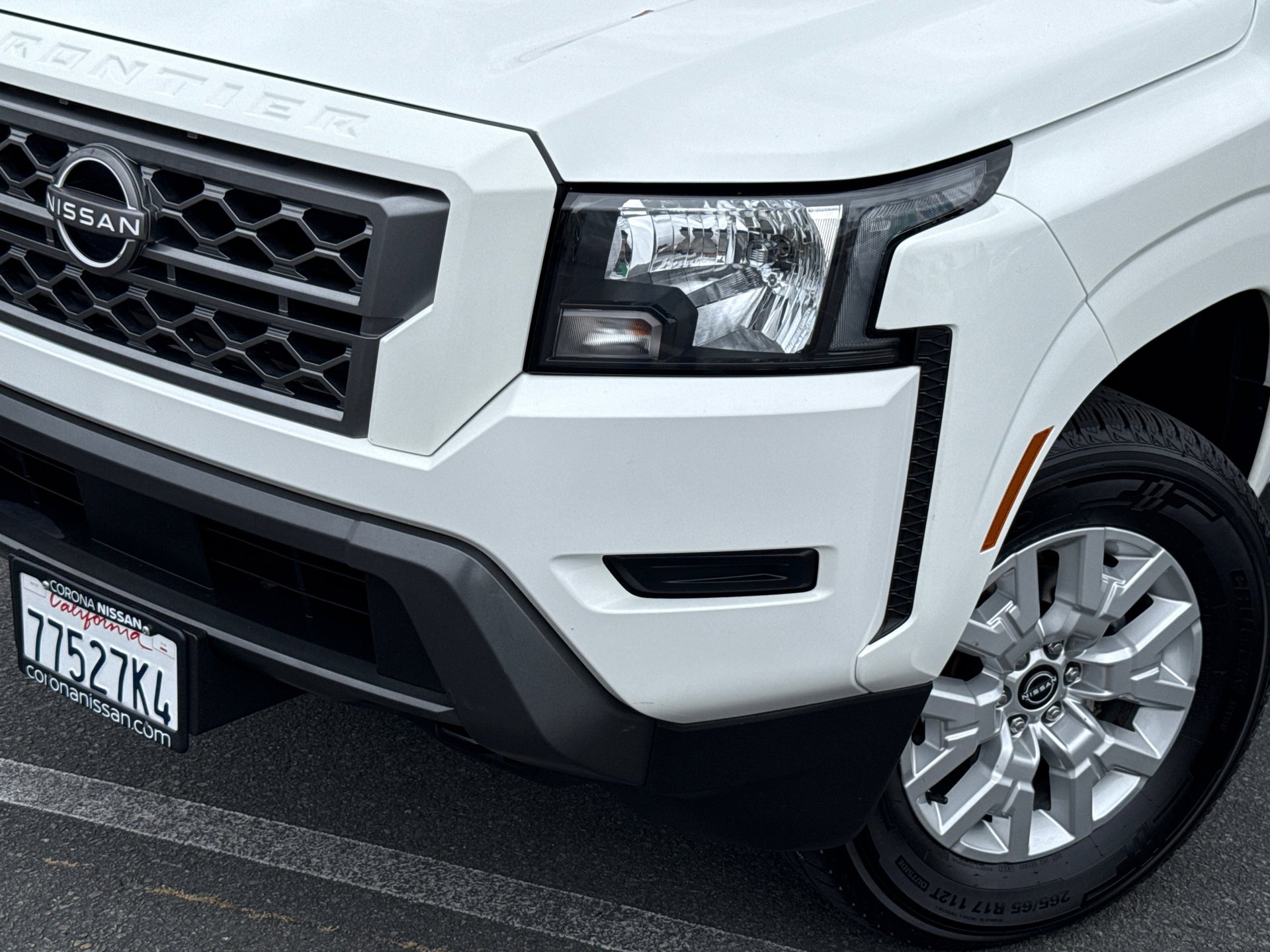 Used 2023 Glacier White Nissan SV image 3
