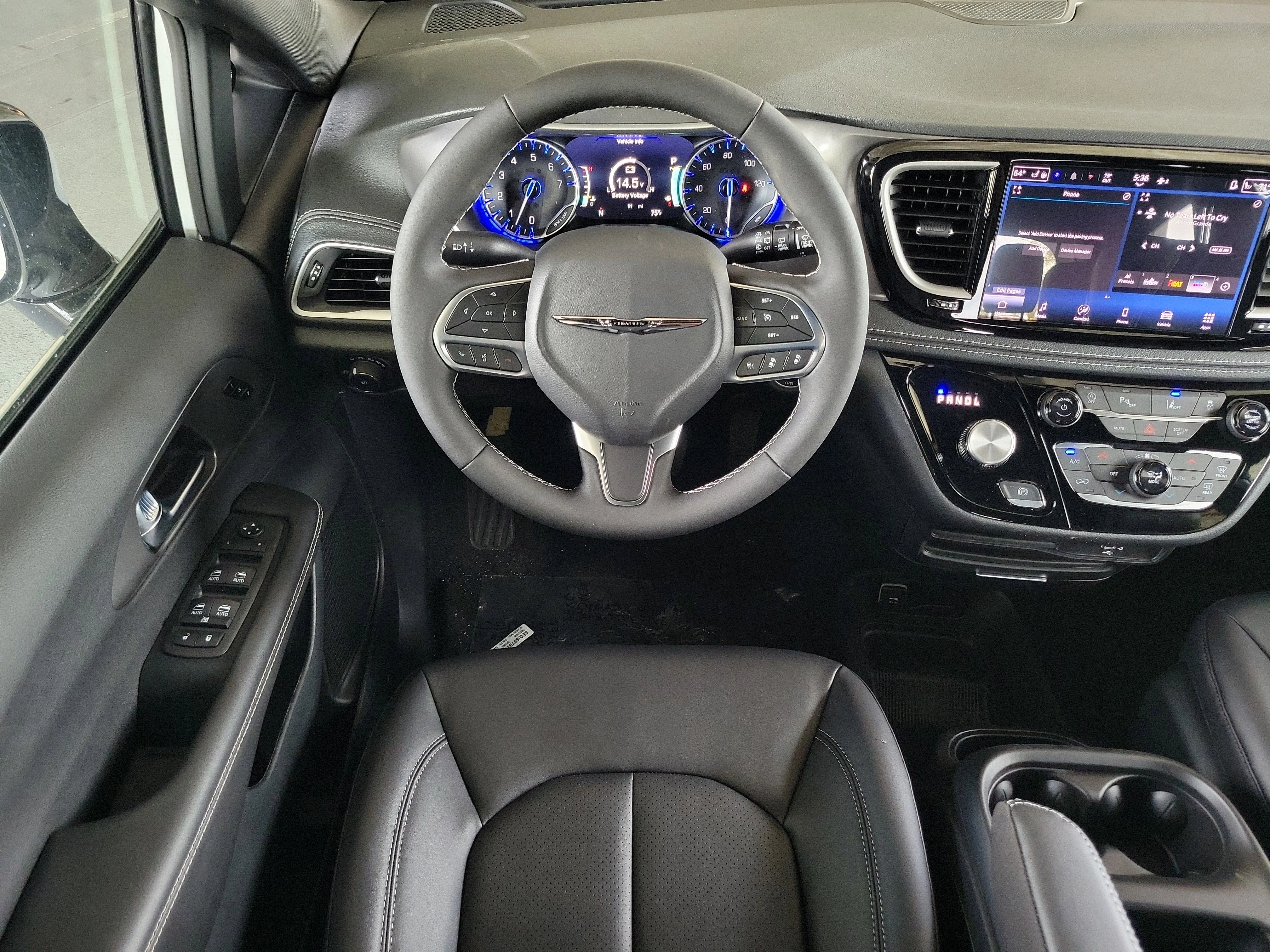 New 2026 Bright White Clear-Coat Exterior Paint Chrysler Select image 11
