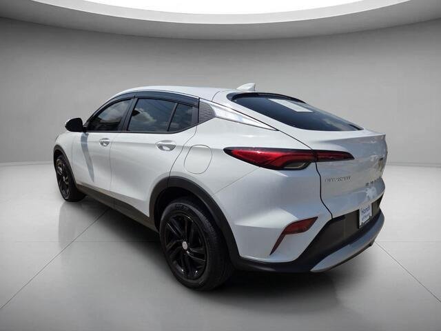 Used 2024 Summit White Buick Preferred image 3