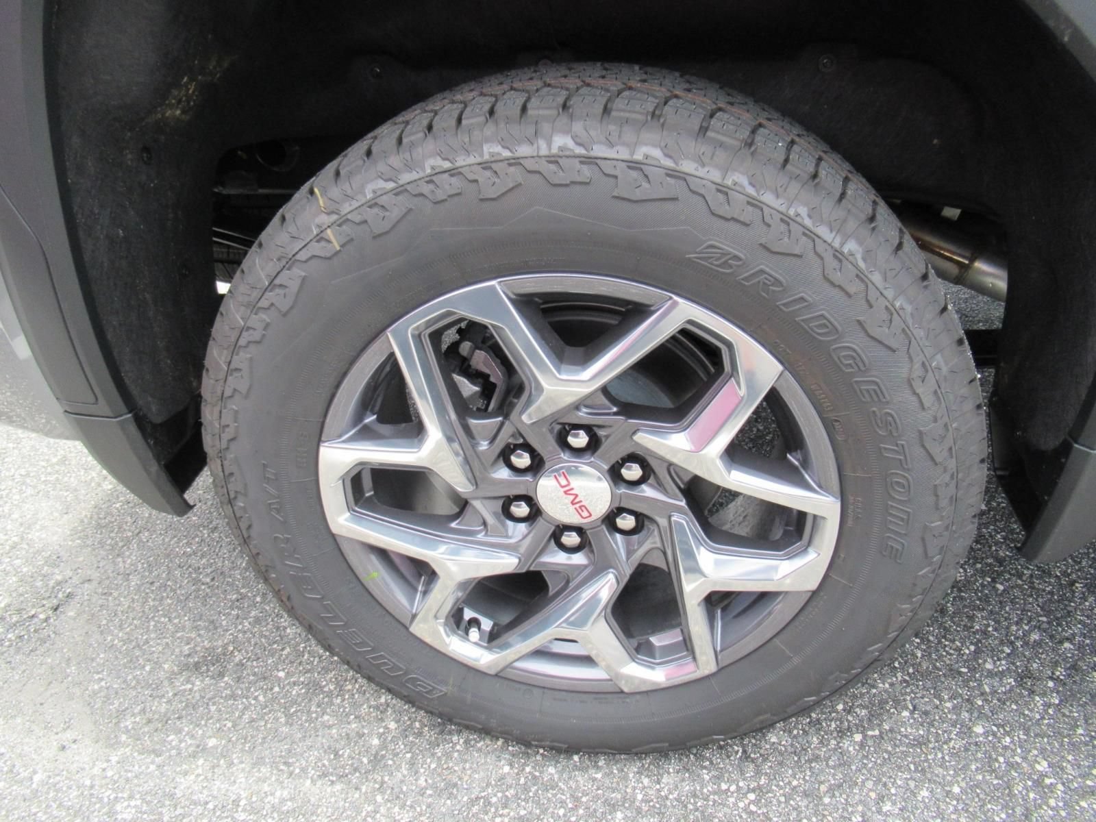 2026 GMC Sierra 1500 SLT - Photo 8