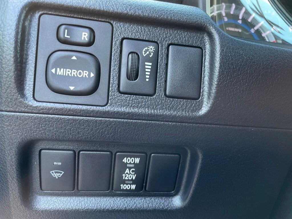 Used 2018 Classic Silver Metallic Toyota SR5 Premium image 26