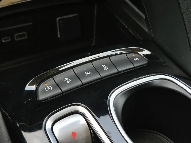 Used 2023 White Buick Essence image 20