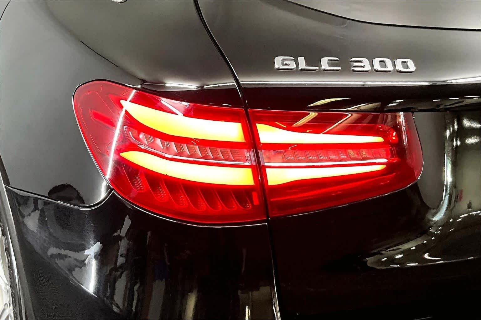 Used 2018 Black Mercedes-Benz GLC 300 image 25