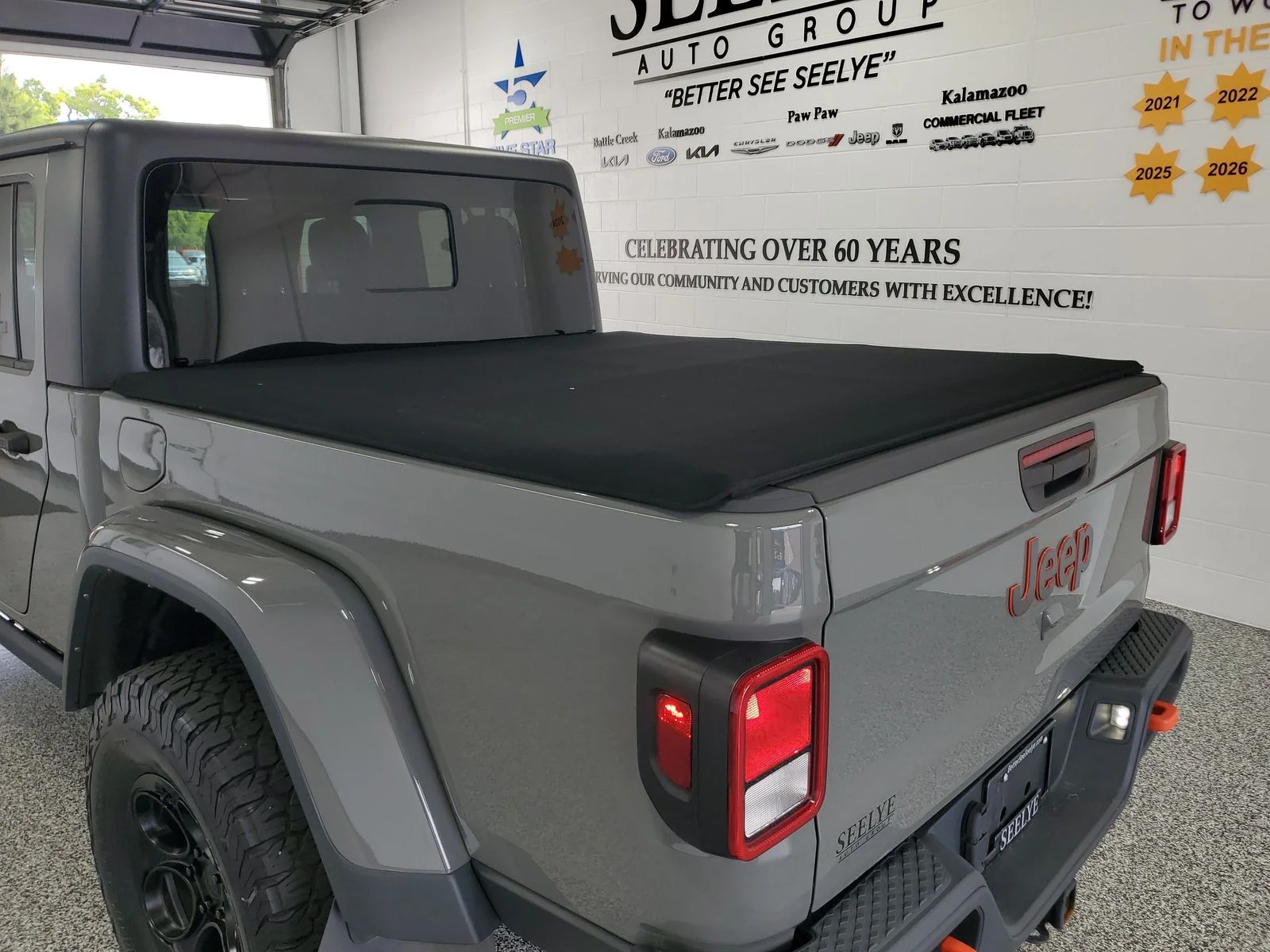 Used 2021 Gray Jeep Mojave image 8