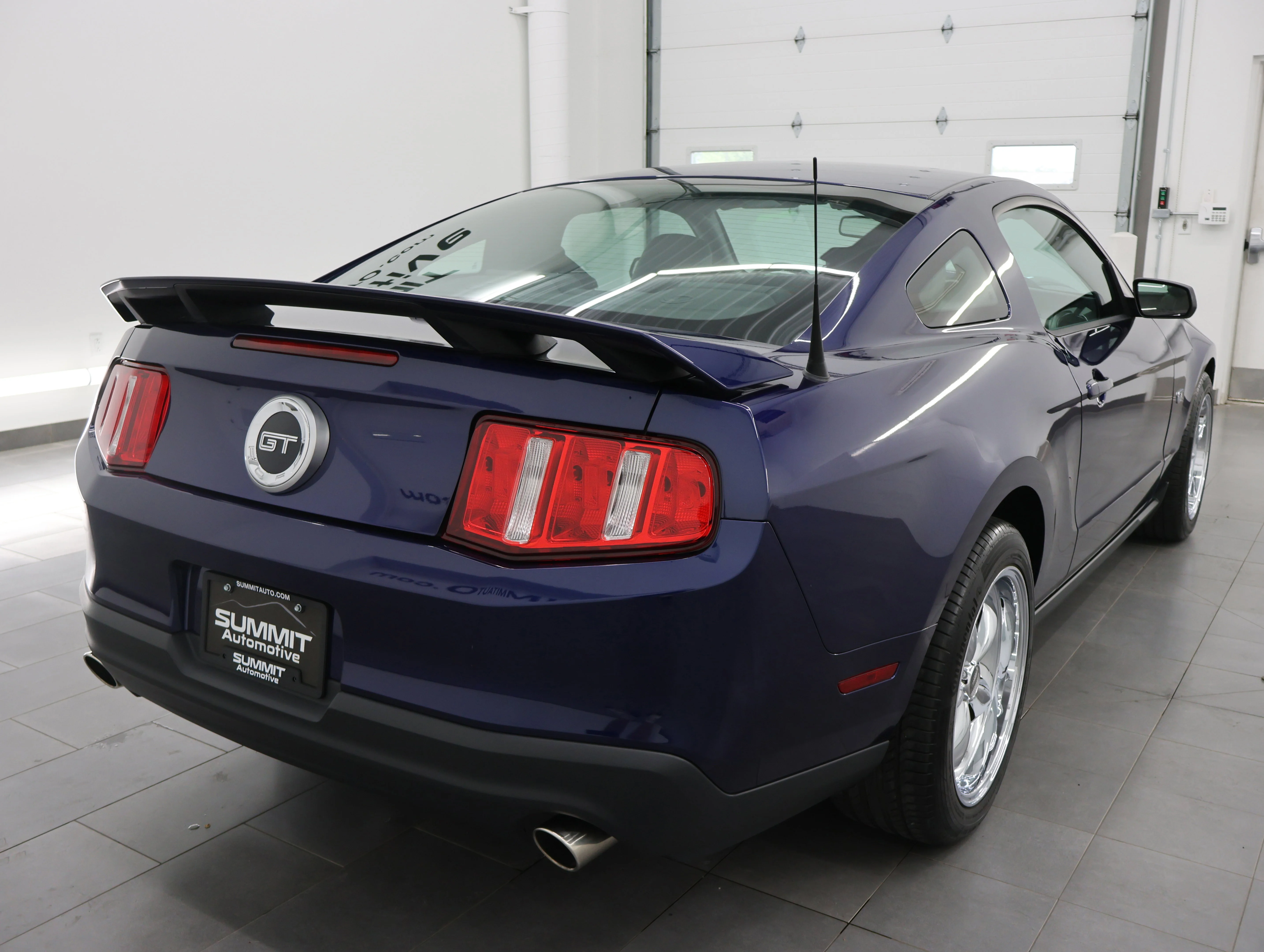Used 2010 Kona Blue Metallic Ford GT Premium image 5