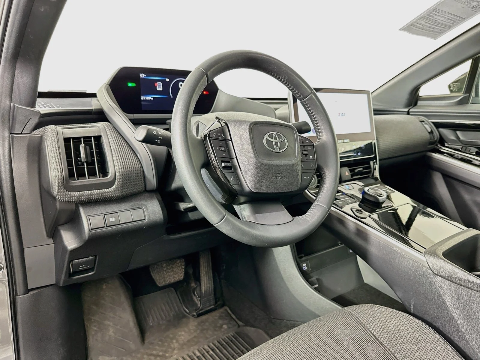 Certified Used 2023  Toyota XLE image 9