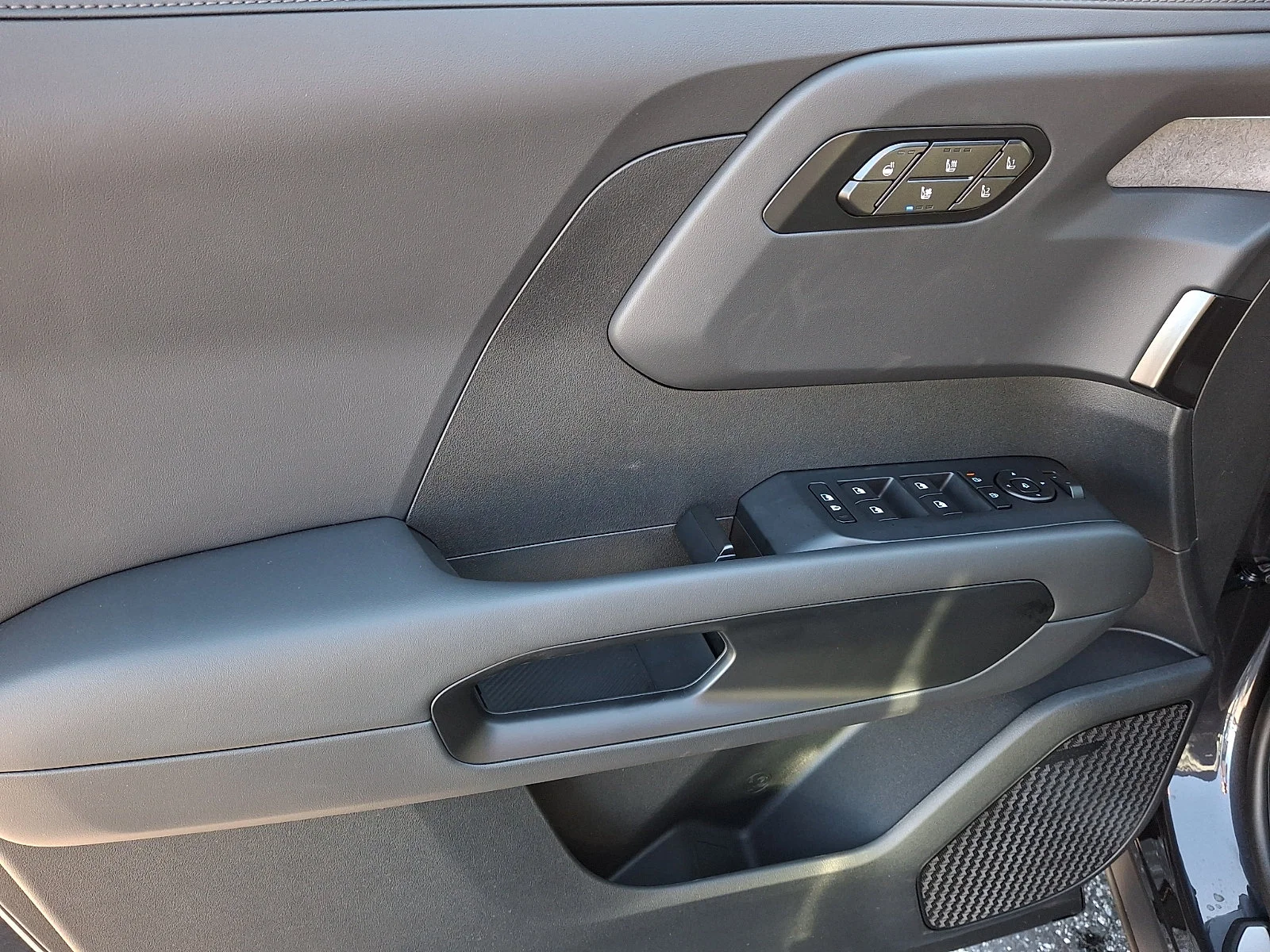 New 2027 Gray Kia X-Line SX image 12
