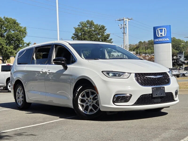Used 2024 Bright White Clearcoat CHRYSLER TOURING L image 21
