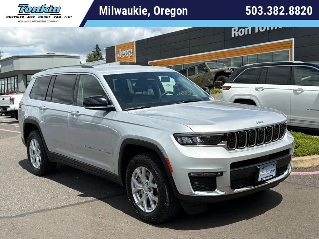 Used 2023 Silver Jeep Limited image 1