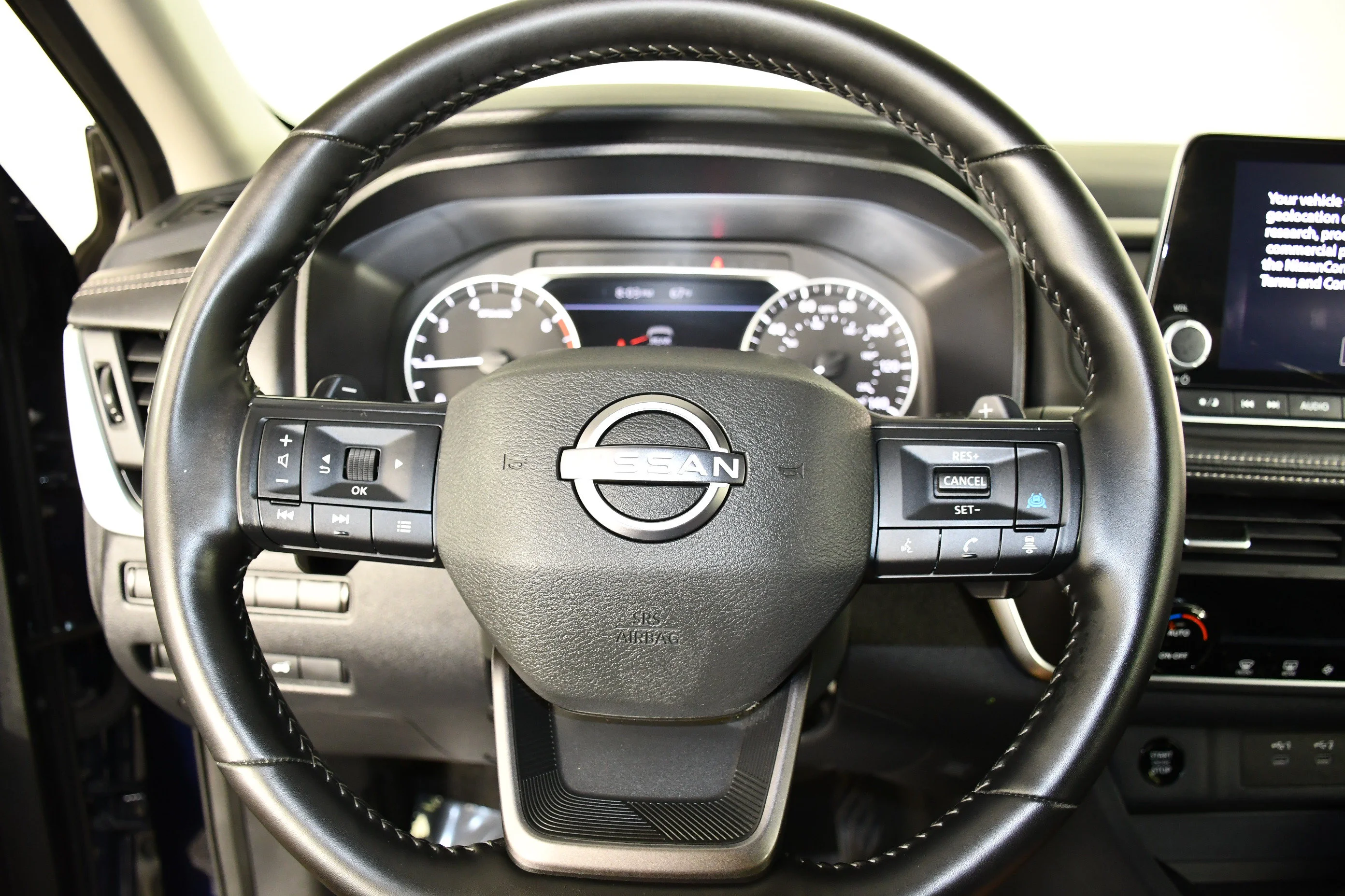 Used 2025 Deep Ocean Blue Pearl Nissan SV image 19