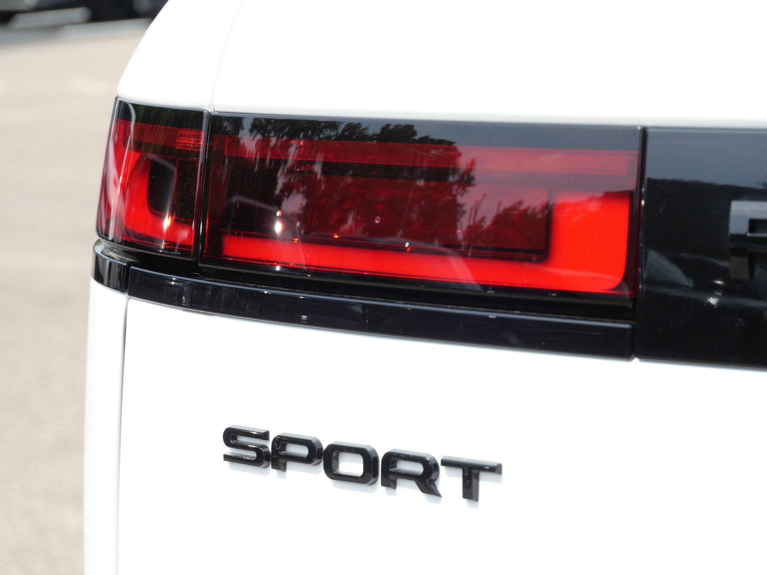 Used 2026 Ostuni Pearl White Premium Metallic Land Rover Autobiography image 11