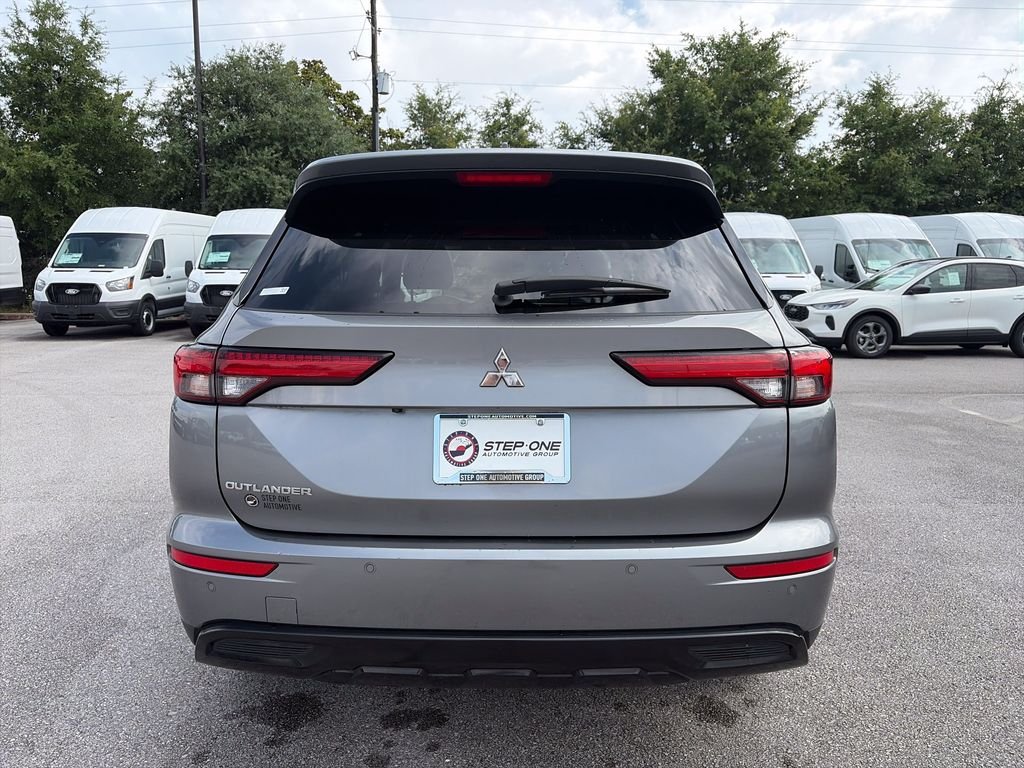 Used 2022  Mitsubishi Black Edition image 6