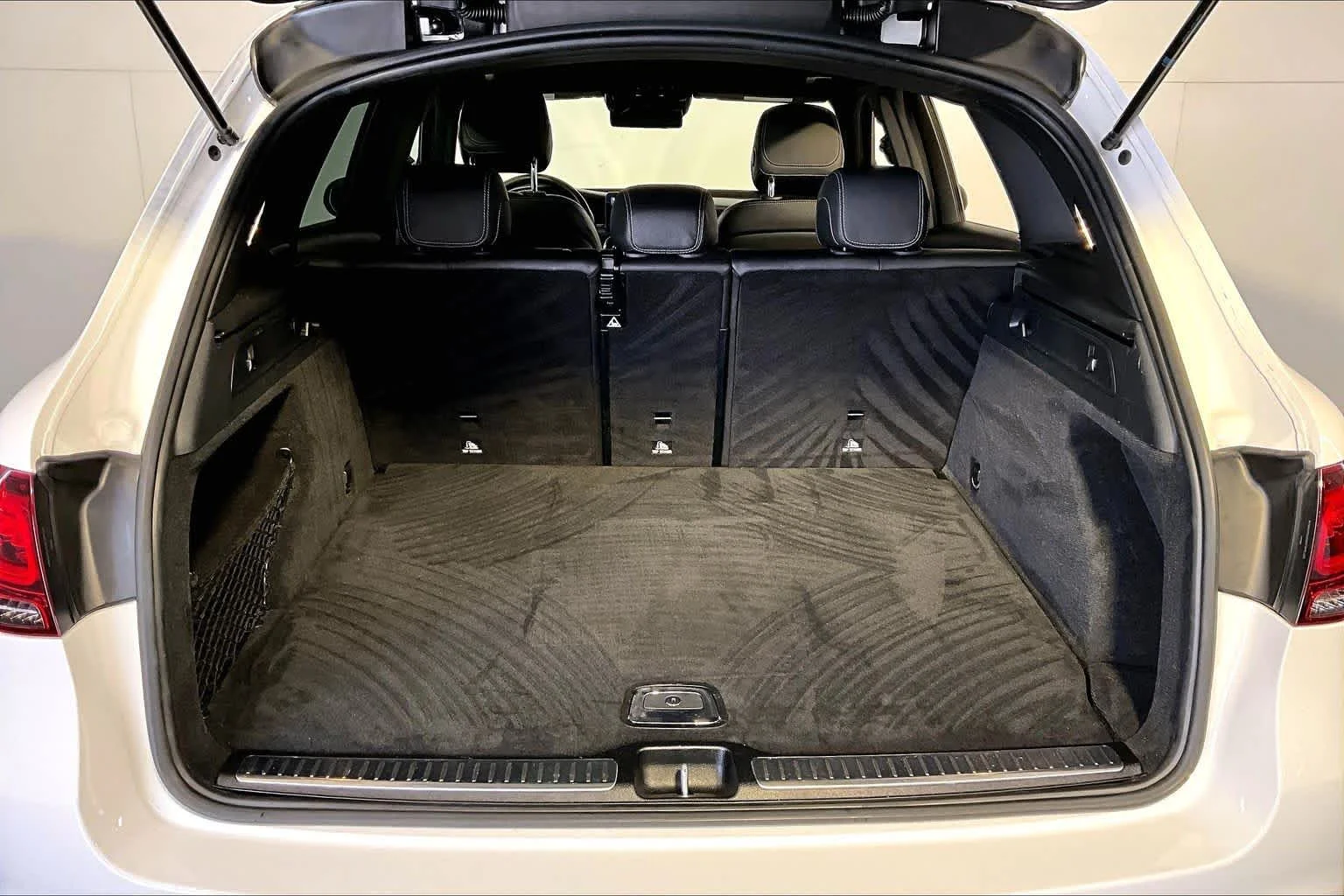 Used 2020 Polar White Mercedes-Benz GLC 300 image 36