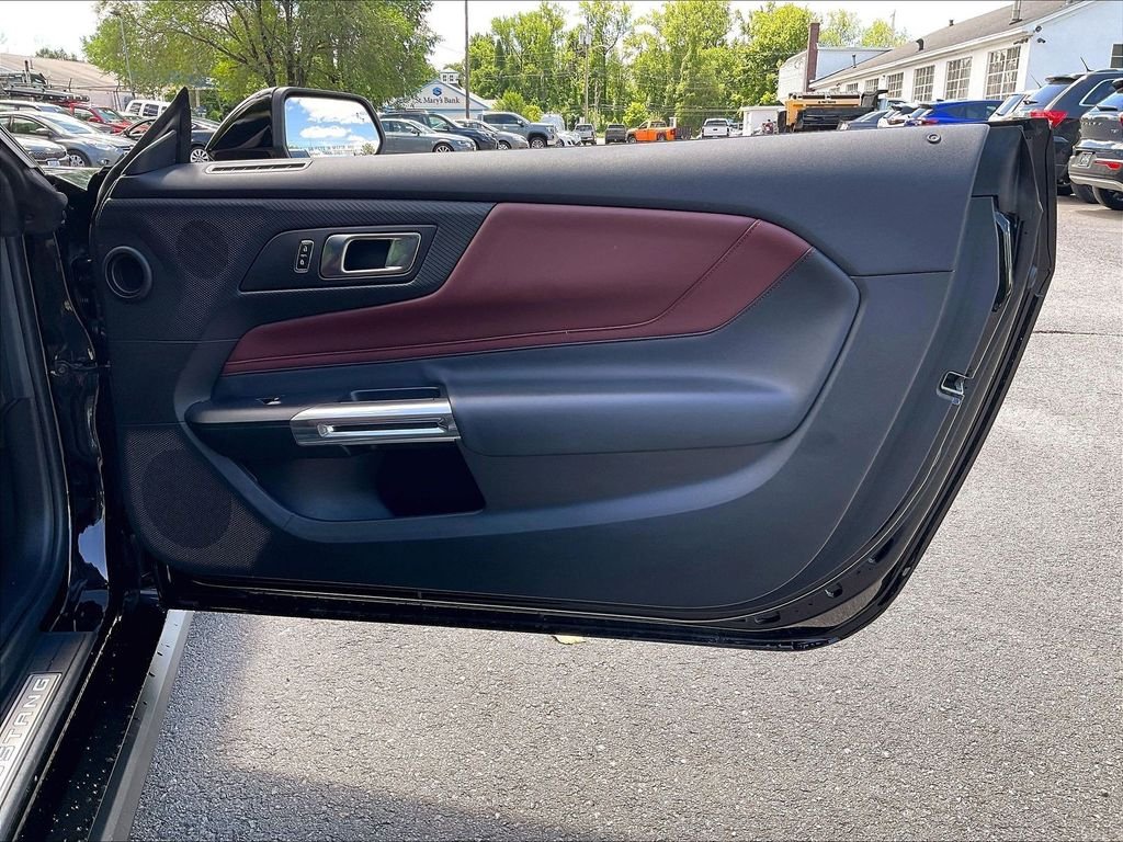 Used 2025 Black Ford GT Premium image 26