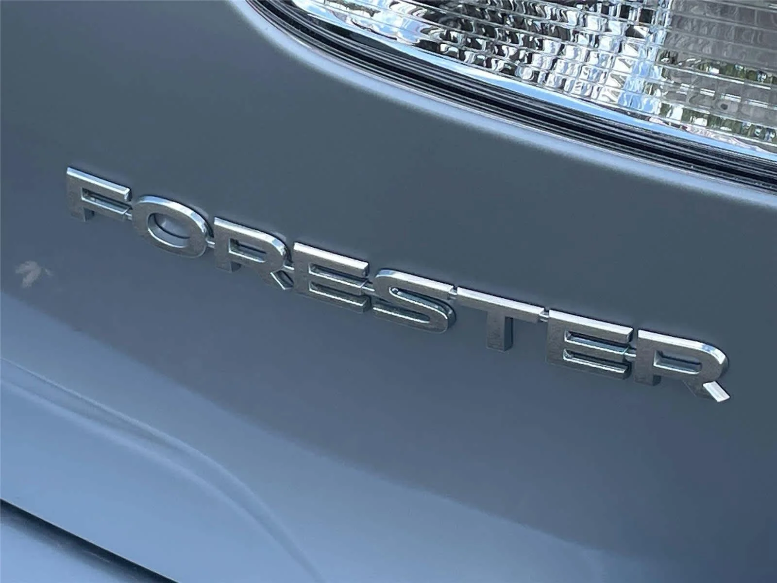 Used 2023 Ice Silver Metallic Subaru Limited image 10
