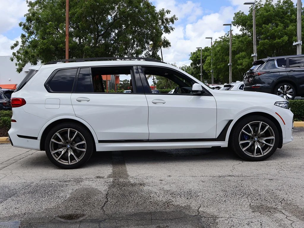 Used 2021 White BMW M50i image 24