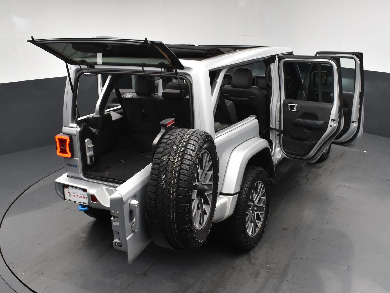 Used 2024 Silver Zynith Clearcoat Jeep High Altitude image 24