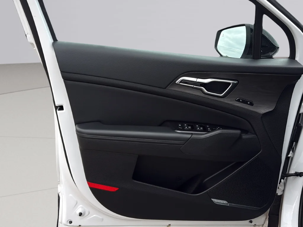 Used 2024 Glacier White Pearl/Ebony Black Roof Kia X-Pro image 24