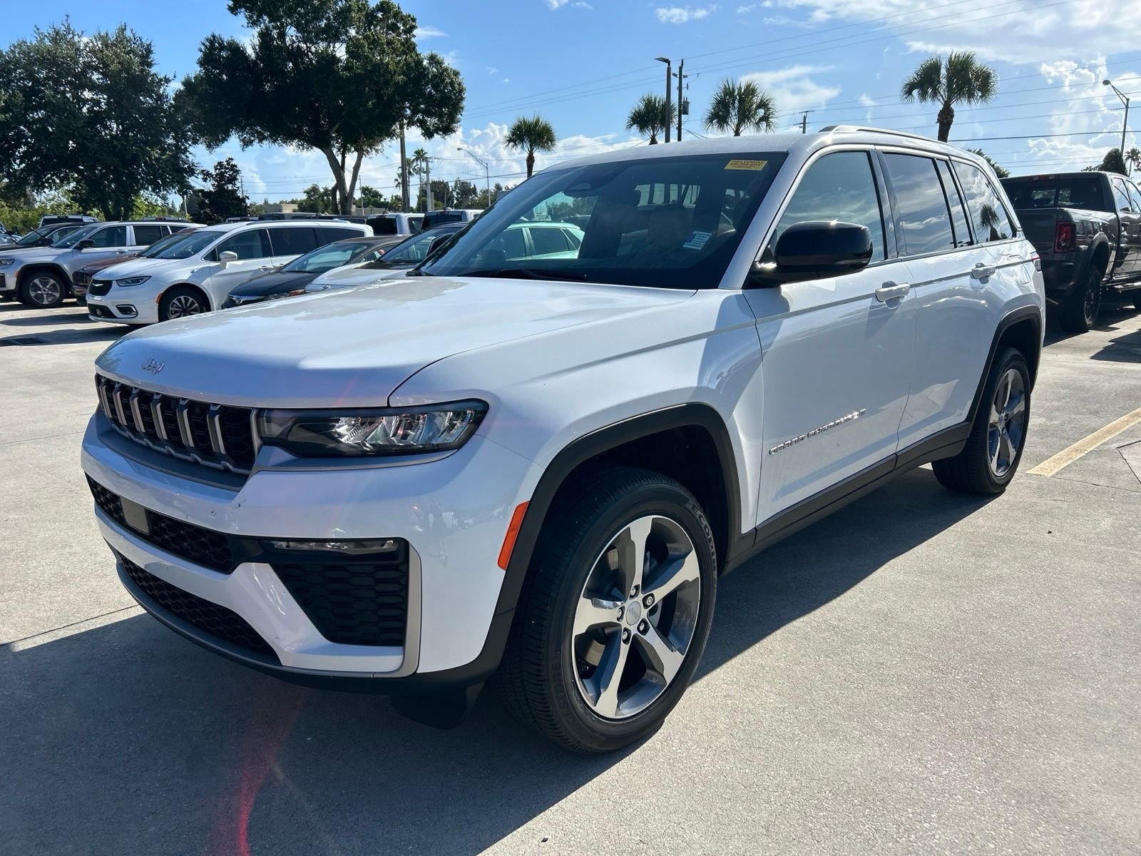 Used 2026 White/off-white Jeep Limited image 1