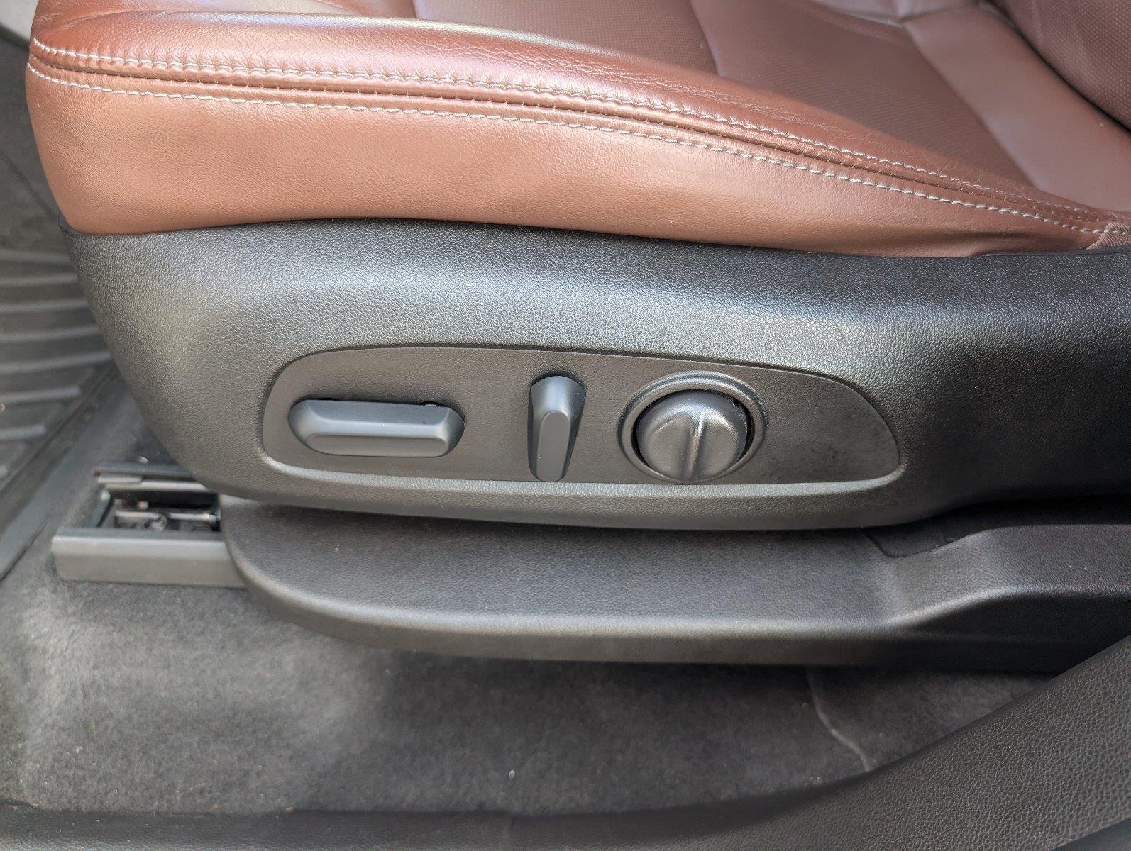 Used 2018 Includes Satin Nickel lower exterior accent color. Buick Avenir image 14