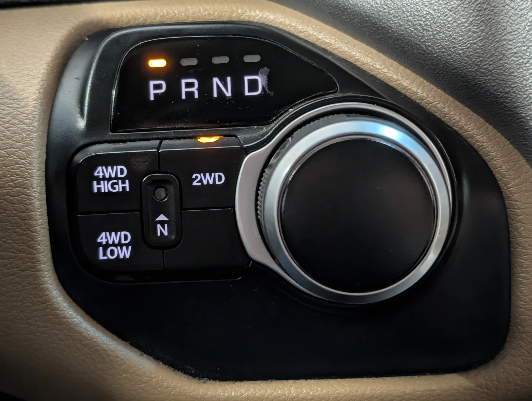 Used 2019 White RAM Big Horn - 6.4L HEMI - Apple CarPlay - Heated - Big Horn 4x4 Crew Cab 64 Box image 19