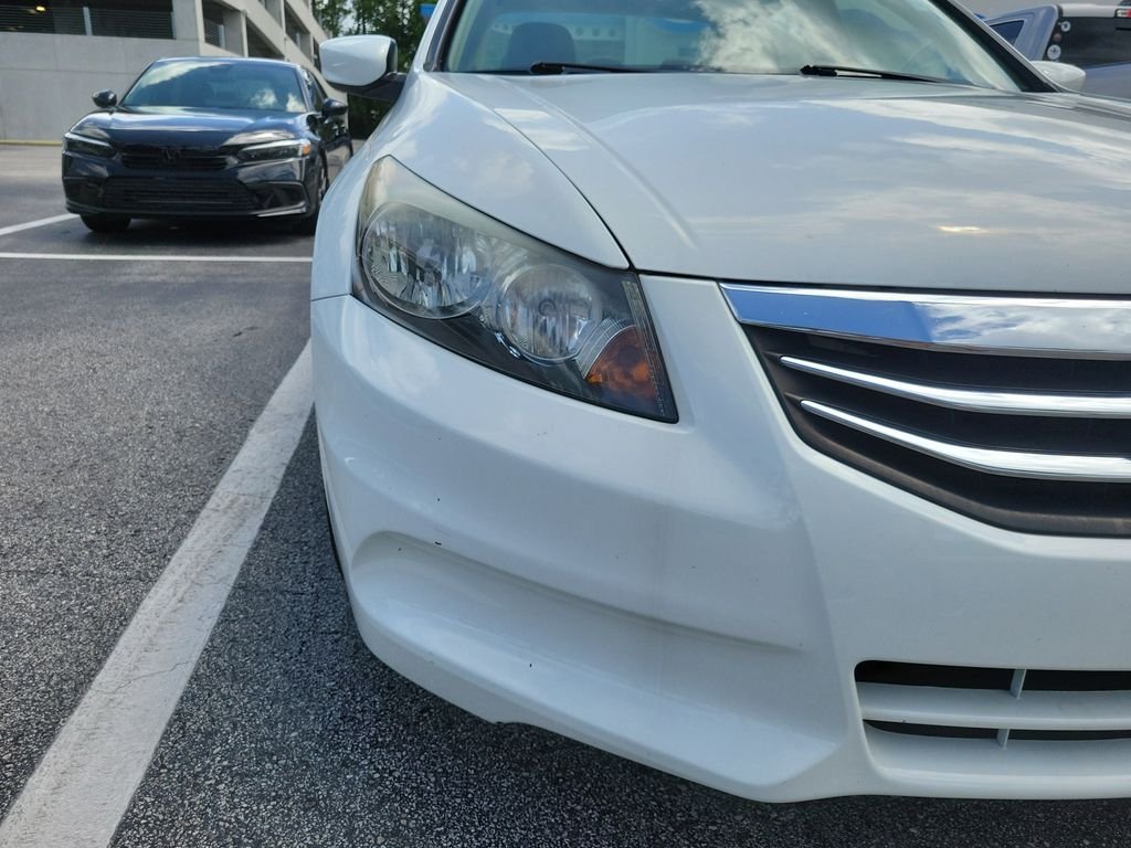 Used 2012 White Orchid Pearl Honda SE image 8