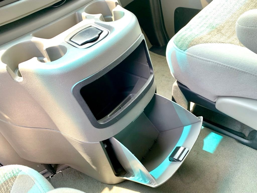 Used 2003 White Ford  image 46