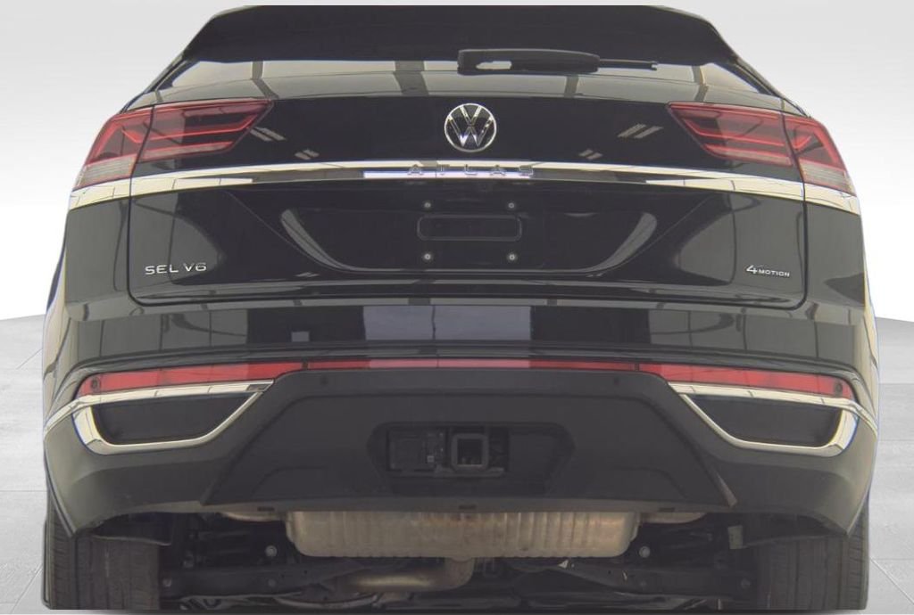 Used 2023 Black Volkswagen 3.6L V6 SEL image 4