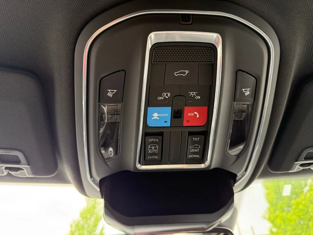Used 2023 Black Jeep Altitude X image 24