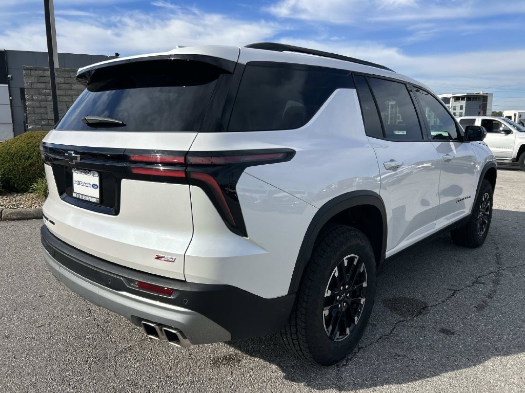 Certified Used 2025 Pearl Chevrolet Z71 image 4