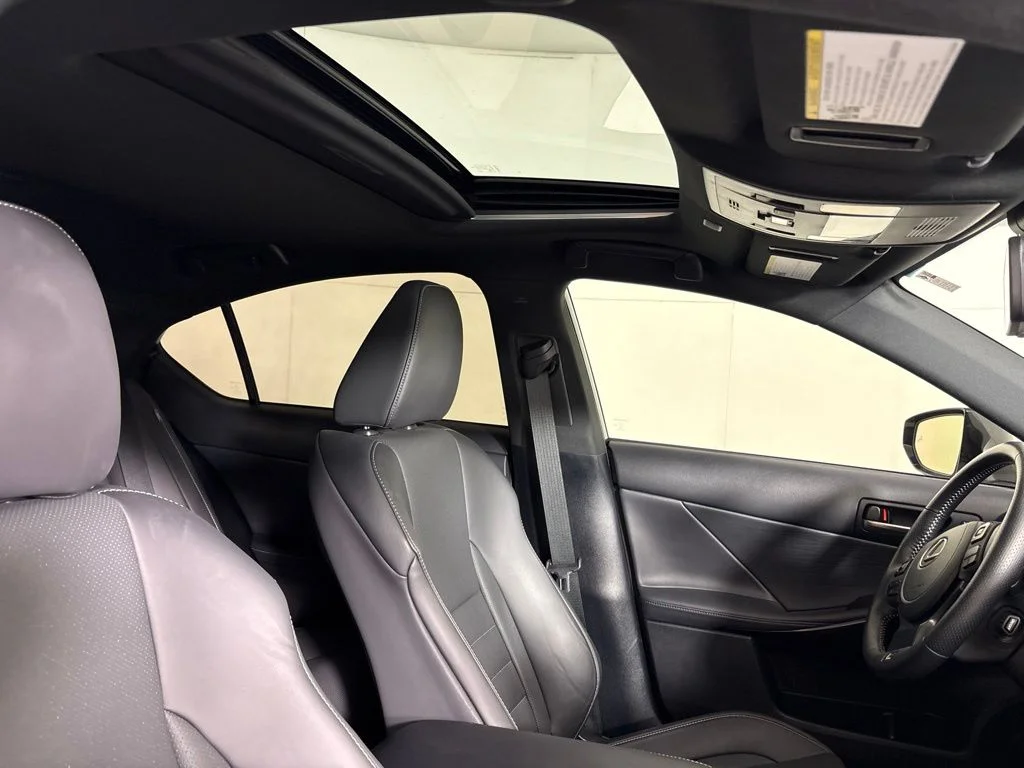 Used 2024 White Lexus 500 F SPORT Performance Premium image 21