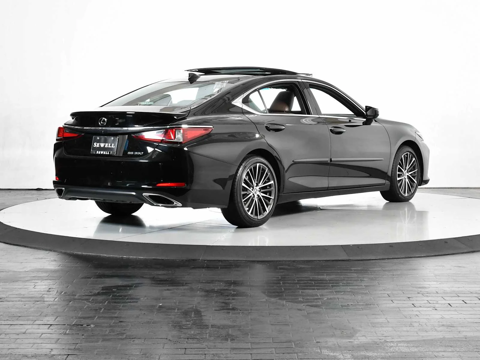 Used 2022 Obsidian Lexus Luxury image 5