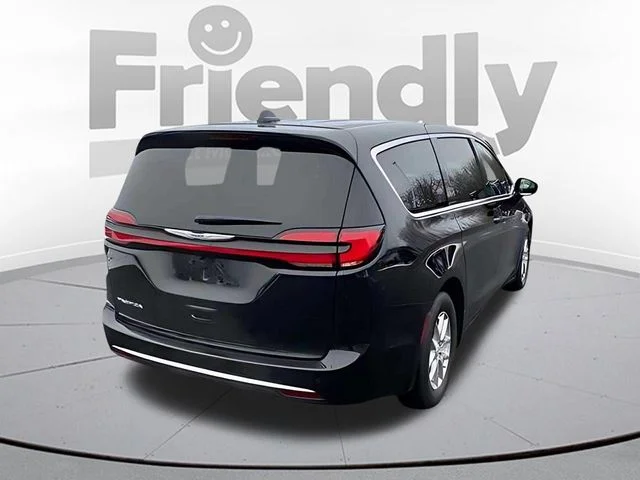 New 2026 Diamond Black Crystal Pearl-Coat Exterior Paint Chrysler Select image 5