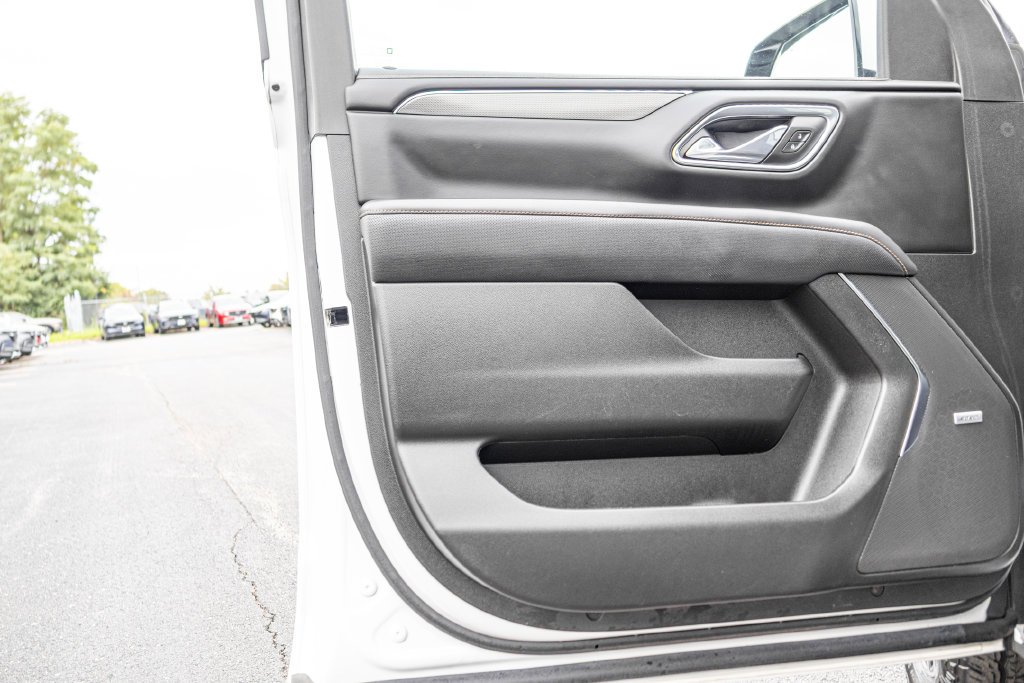 Used 2023 White GMC AT4 image 32
