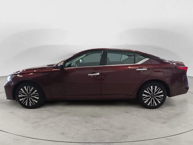 Used 2025  Nissan 2.5 SV image 8